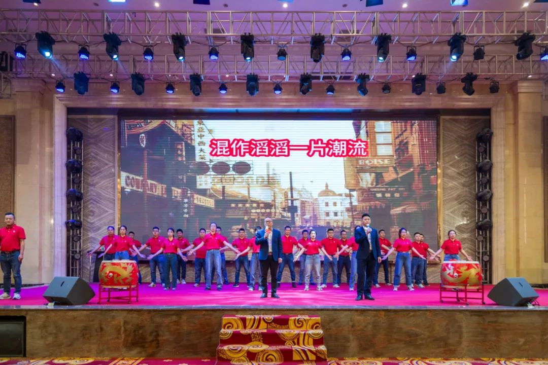 聚勢(shì)·創(chuàng)變·敢為 | 強(qiáng)輝集團(tuán)2025年迎新晚會(huì)圓滿結(jié)束，共繪未來新藍(lán)圖(圖22)