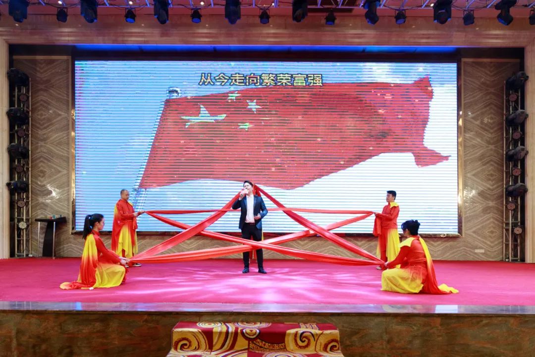 聚勢(shì)·創(chuàng)變·敢為 | 強(qiáng)輝集團(tuán)2025年迎新晚會(huì)圓滿結(jié)束，共繪未來新藍(lán)圖(圖25)